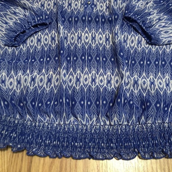 Lightweight pullover women’s blouse Sheer Smocked Waist Quarter sleeves - Picture 2 of 9